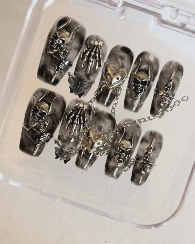 Gothic Chain Press On Nails