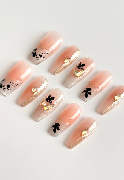 Noir Floral Press On Nails